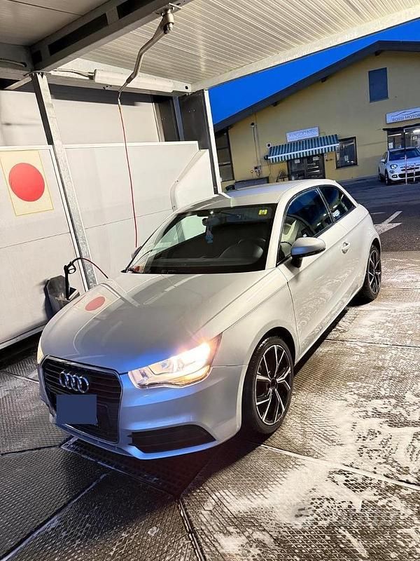 Usata Audi A1 86 CV (63 kW) 2010 Grigio Utilitaria
