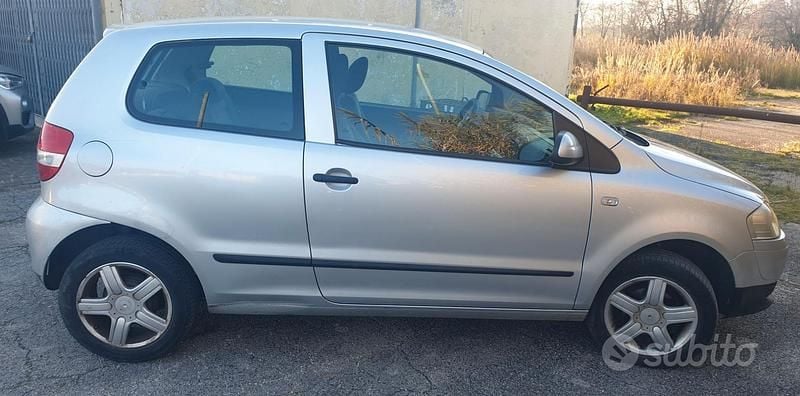 Usata VW Fox 75 CV (55 kW) 2006 Grigio Utilitaria