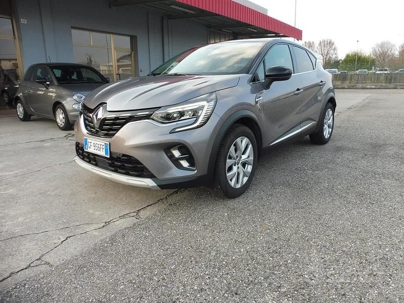 Usata Renault Captur Intens 101 CV (74 kW) 2021 Grigio SUV