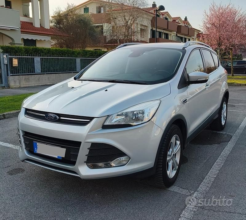 Usata Ford Kuga 115 CV (84 kW) 2017 Grigio SUV