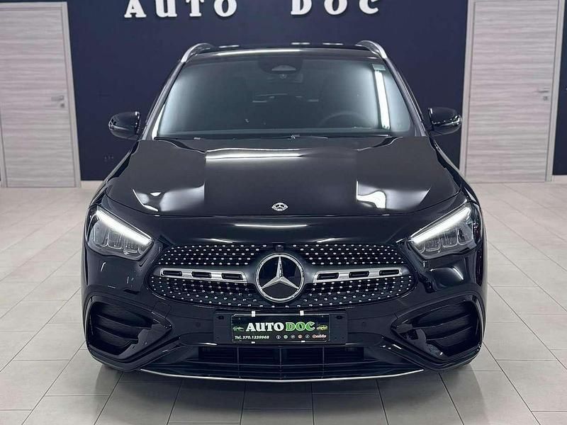 Nero Nuova 2025 Mercedes GLA200 AMG line SUV | 44.900 € (Buon prezzo) - Immagine 1/4