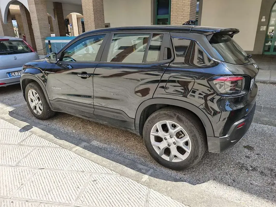 Usata Jeep Avenger EV 61 kW (84 CV) 2024 Nero SUV