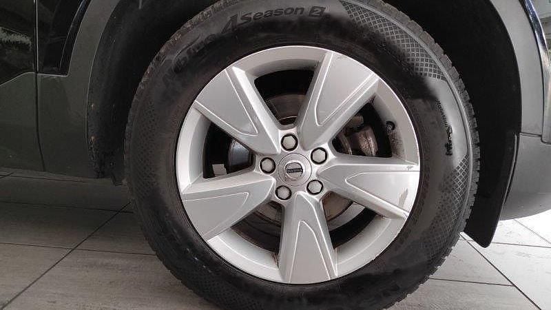 Usata Volvo XC40 Momentum 129 CV (94 kW) 2020 Nero SUV