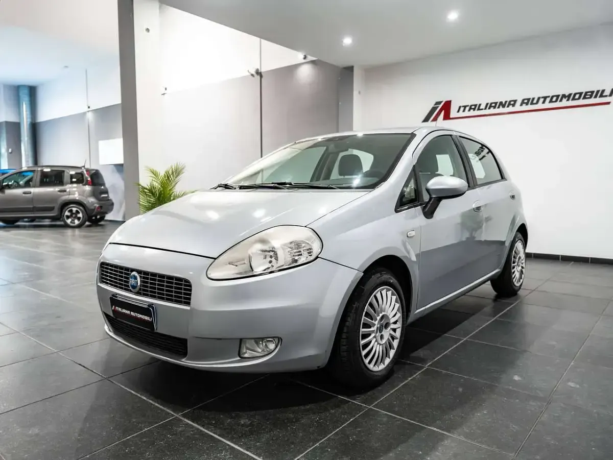 Usata Fiat Grande Punto Dynamic 65 CV (47 kW) 2007 Argento Utilitaria