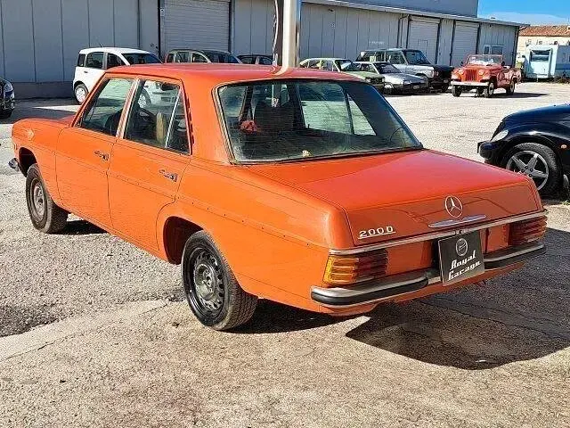 Begagnad Mercedes W115 59 HK (43 kW) 1975 Orange Sedan
