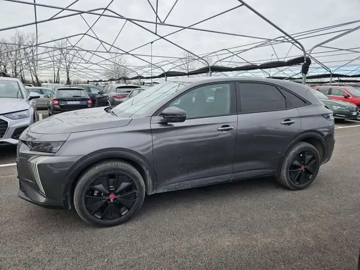 Usata DS Automobiles DS7 Crossback Performance 131 CV (96 kW) 2023 Grigio cristallo metallizzato SUV