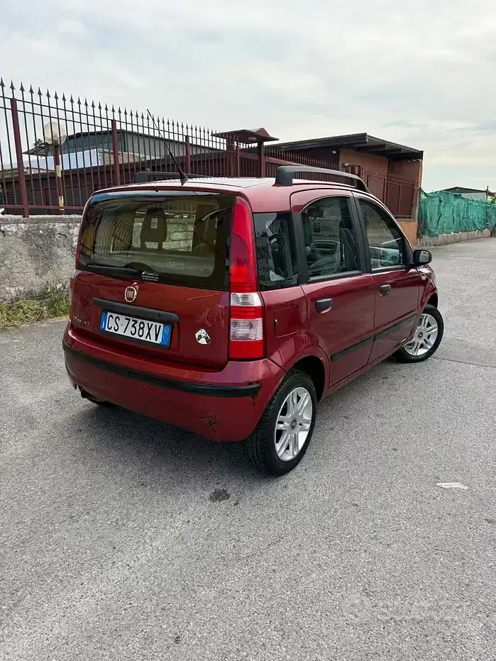 Usata Fiat Panda Emotion 69 CV (50 kW) 2005 Rosso Utilitaria