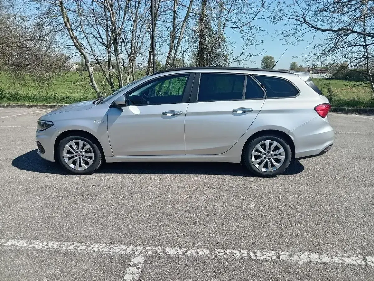 Usata Fiat Tipo 120 CV (88 kW) 2017 Grigio Station wagon