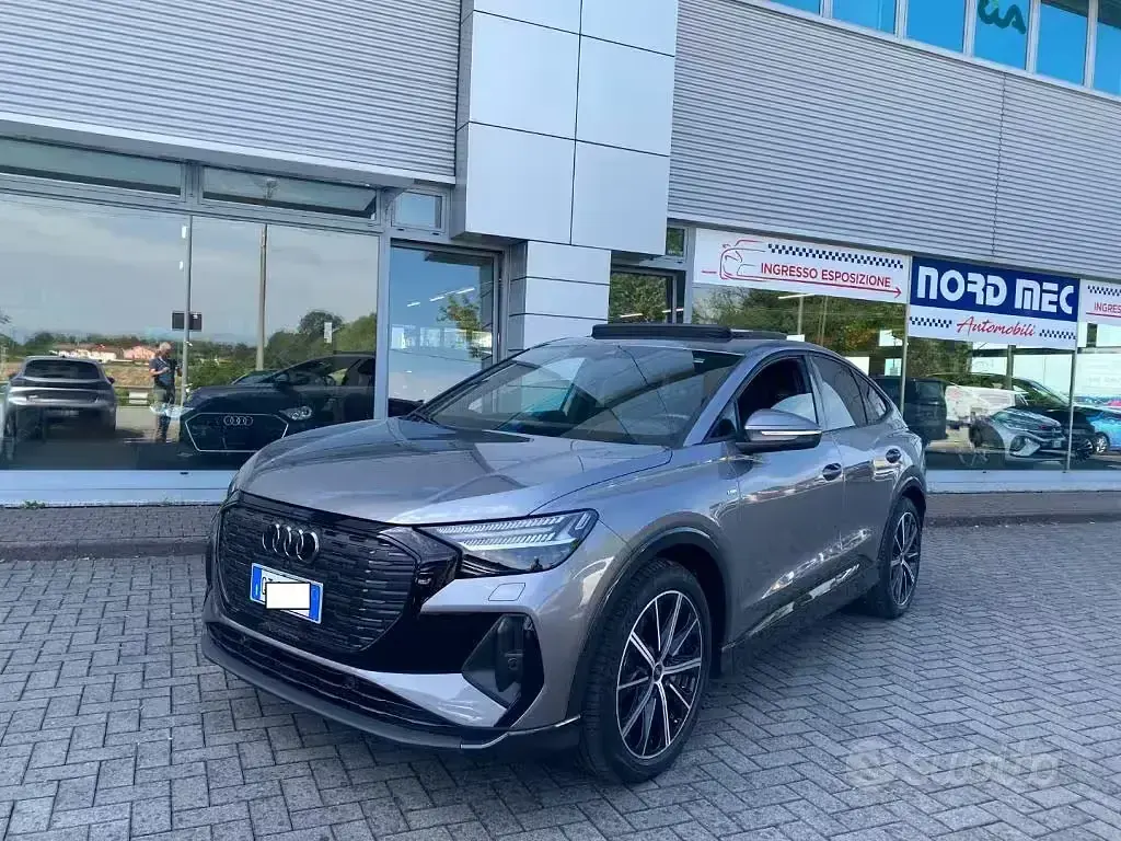 Usata Audi Q4 e-tron Business 210 kW (286 CV) 2024 Grigio SUV