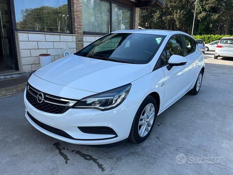 Usata Opel Astra Dynamic 110 CV (80 kW) 2019 Bianco Berlina