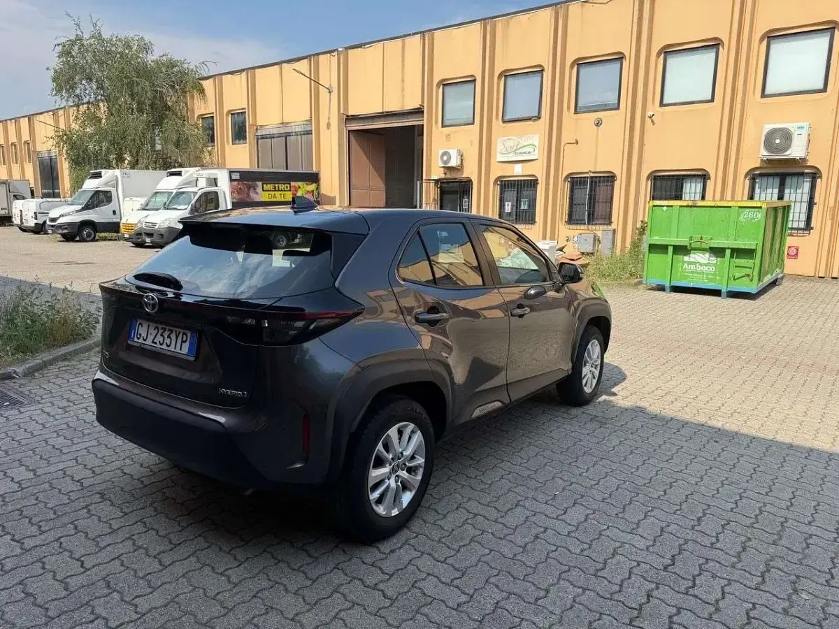 Usata Toyota Yaris Cross Business Edition 92 CV (67 kW) 2022 Grigio SUV