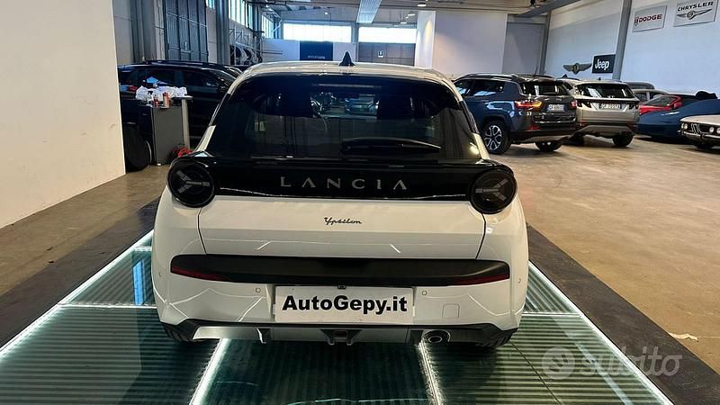 Usata Lancia Ypsilon 101 CV (74 kW) 2025 Bianco Utilitaria