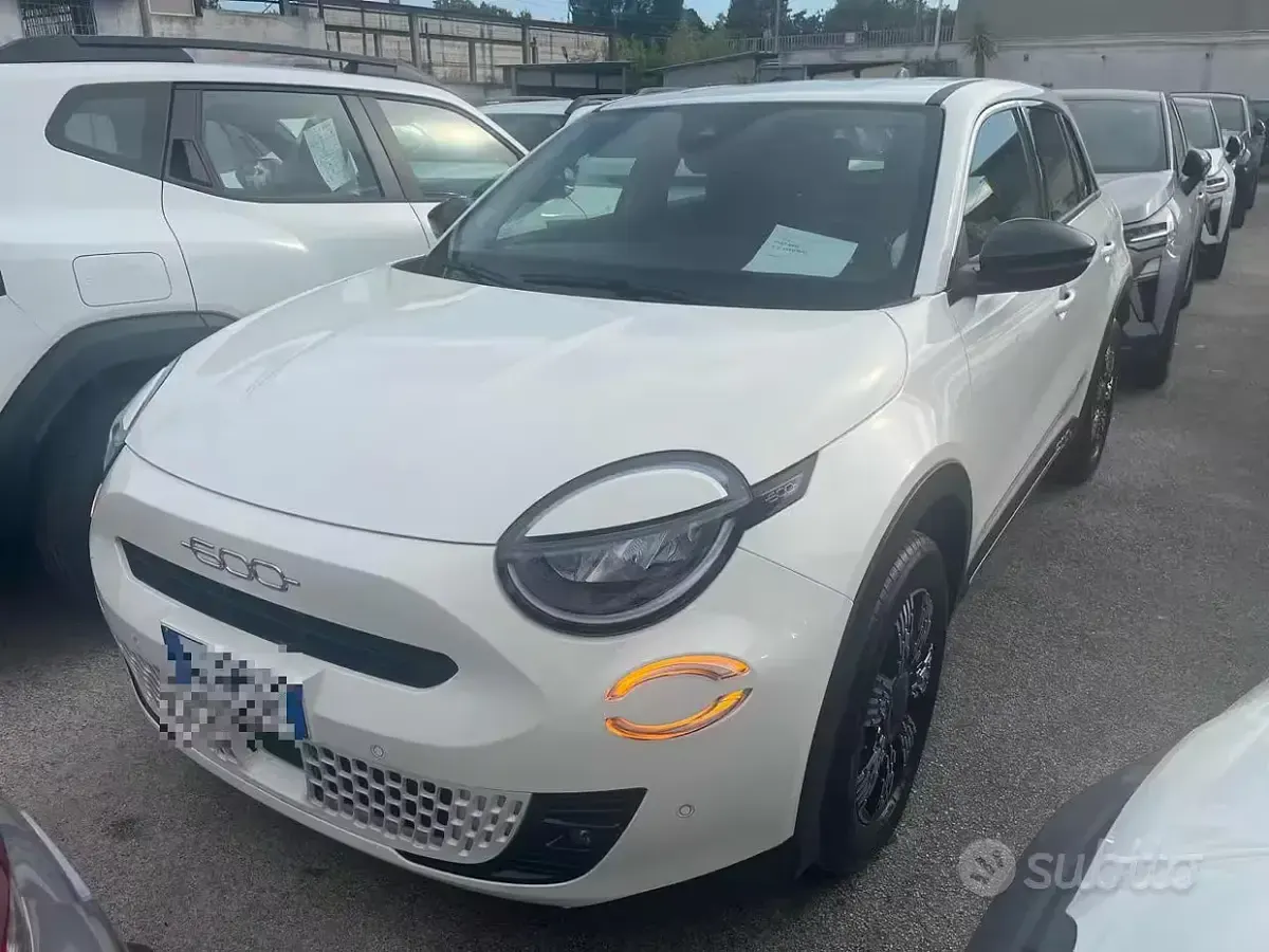 Usata Fiat 600 136 CV (100 kW) 2025 Vari colori SUV