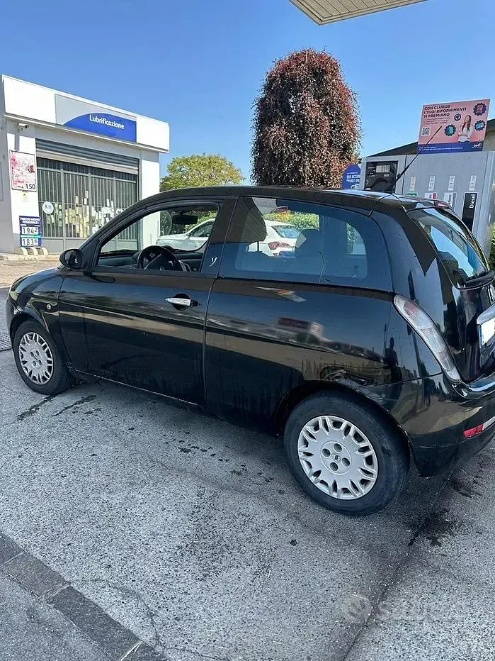 Usata Lancia Ypsilon 60 CV (44 kW) 2009 Nero Utilitaria