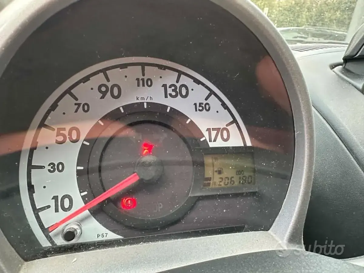 Usata Toyota Aygo Connect Style 68 CV (50 kW) 2013 Rosso Utilitaria