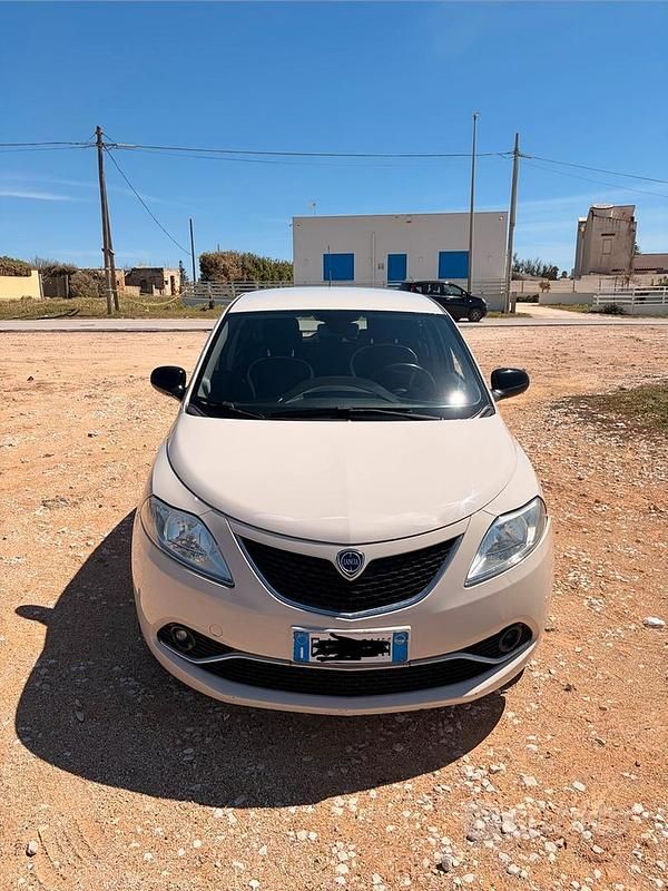 Usata Lancia Ypsilon 69 CV (50 kW) 2017 Utilitaria