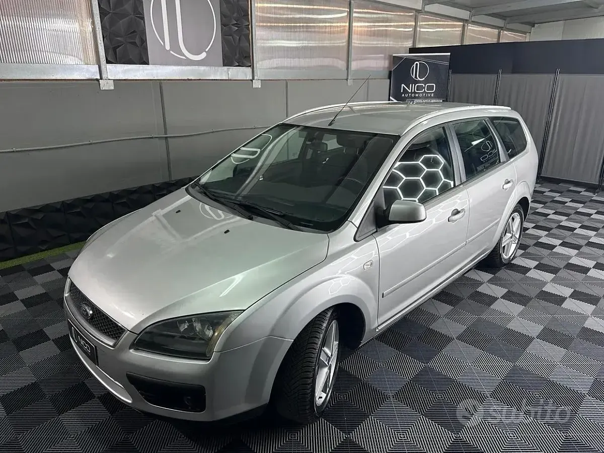 Usata Ford Focus S 90 CV (66 kW) 2007 Grigio Station wagon