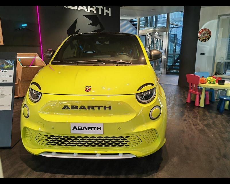 Usata Abarth 500e Turismo 114 kW (155 CV) 2023 Verde Utilitaria