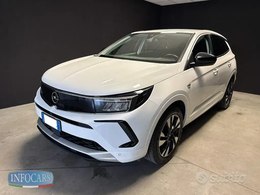 Usata Opel Grandland X Business Elegance 131 CV (96 kW) 2023 Bianco pastello SUV