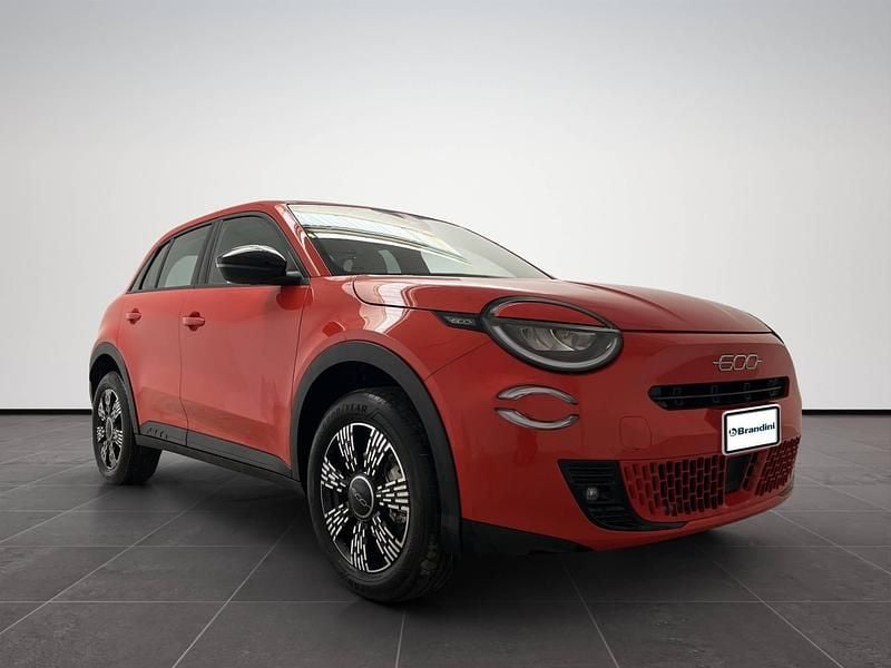 Nuova Fiat 600 Icon 136 CV (100 kW) 2026 Arancio sole metallizzato SUV