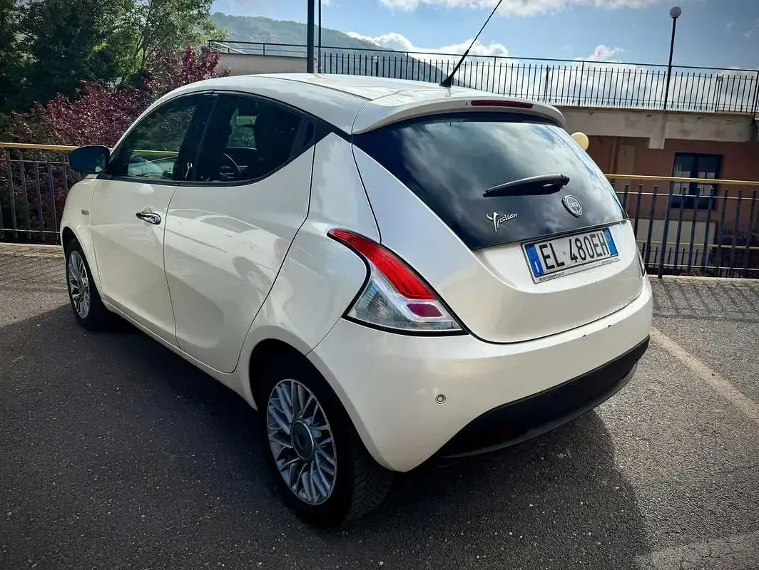 Usata Lancia Ypsilon S 95 CV (69 kW) 2011 Bianco Utilitaria