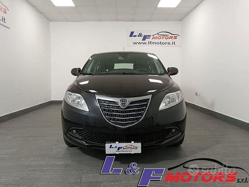 Usata Lancia Ypsilon Gold 69 CV (50 kW) 2016 Nero Utilitaria