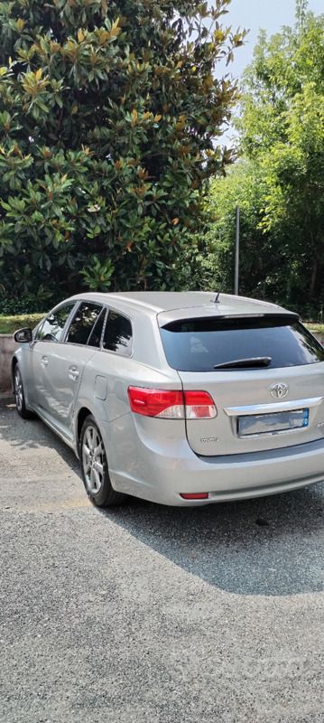 Usata Toyota Avensis 124 CV (91 kW) 2013 Grigio Station wagon
