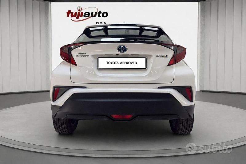 Begagnad Toyota C-HR Active 122 HK (89 kW) 2023 Vit SUV