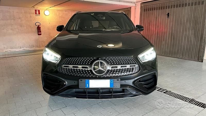 Usata Mercedes GLA180 Advanced Plus 116 CV (85 kW) 2024 Nero SUV