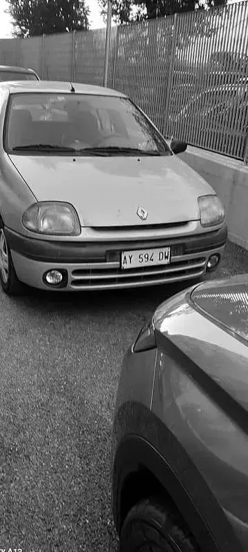 Usata Renault Clio II 58 CV (42 kW) 1998 Argento Berlina