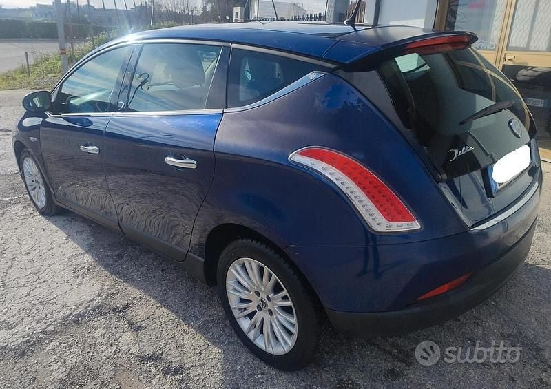 Usata Lancia Delta 120 CV (88 kW) 2010 Blu Utilitaria