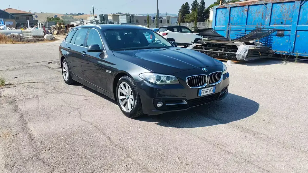 Usata BMW 520 Luxury Line 184 CV (135 kW) 2015 Grigio Station wagon