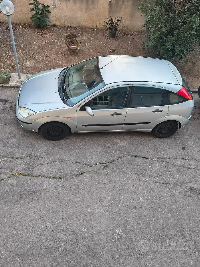 Usata Ford Focus 100 CV (73 kW) 2004 Grigio Berlina