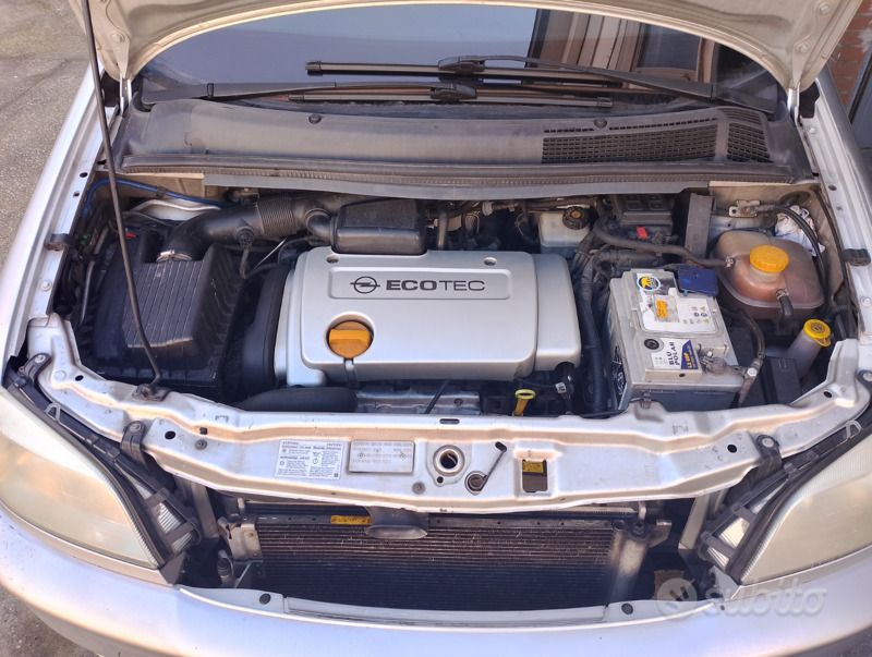 Grigio Usata 2005 Opel Zafira Monovolume | 2500 € (Buon prezzo) - Immagine 1/4