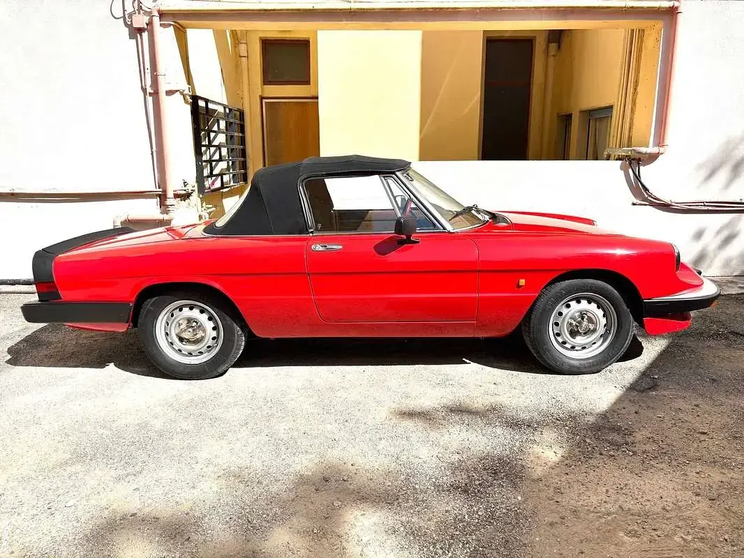 Usata Alfa Romeo Spider Veloce 103 CV (75 kW) 1983 Rosso Cabrio