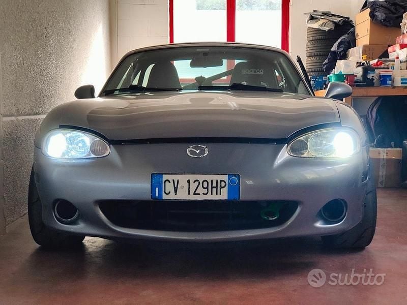 Grigio Usata 2005 Mazda MX5 Cabrio | 12.000 € (Cara) - Immagine 1/4
