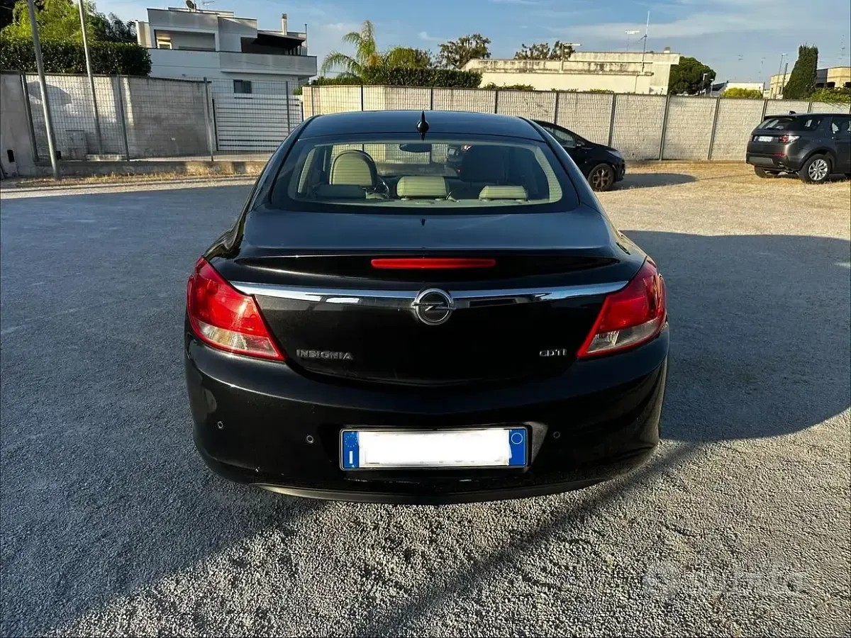 Usata Opel Insignia Cosmo 131 CV (96 kW) 2011 Nero Berlina