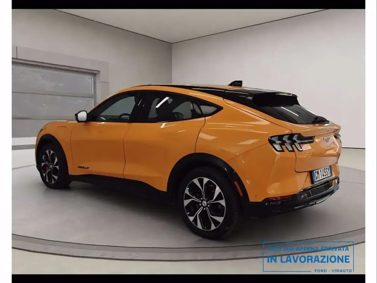 Usata Ford Mustang Mach-E Extended Range 216 kW (294 CV) 2023 Orange pulse SUV