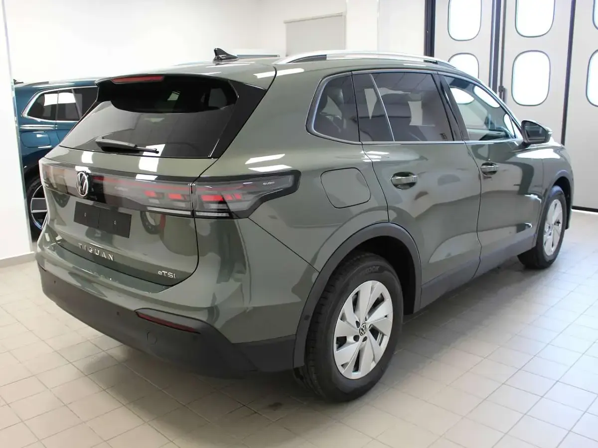 Nuova VW Tiguan Edition 131 CV (96 kW) 2026 Verde SUV