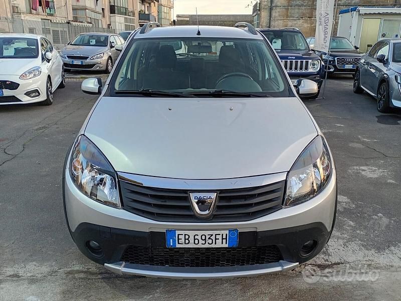 Usata Dacia Sandero 67 CV (49 kW) 2010 Grigio SUV