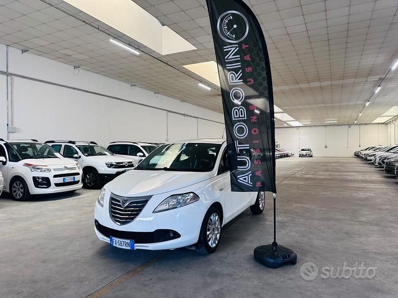 Bianco Usata 2015 Lancia Ypsilon Silver Due volumi | 5900 € (Buon prezzo) - Immagine 1/4