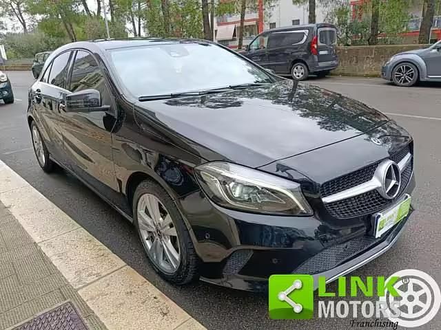 Usata Mercedes A180 110 CV (80 kW) 2018 Nero Berlina