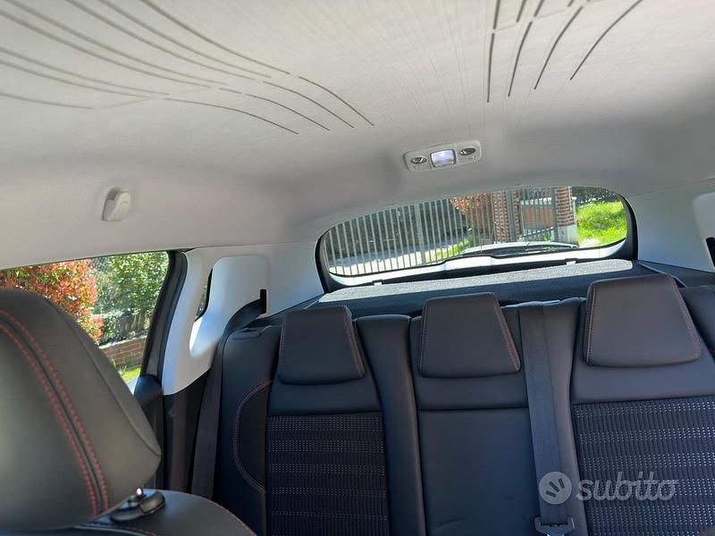 Usado Peugeot 2008 GT-line 102 HP (75 kW) 2019 Cinzento SUV