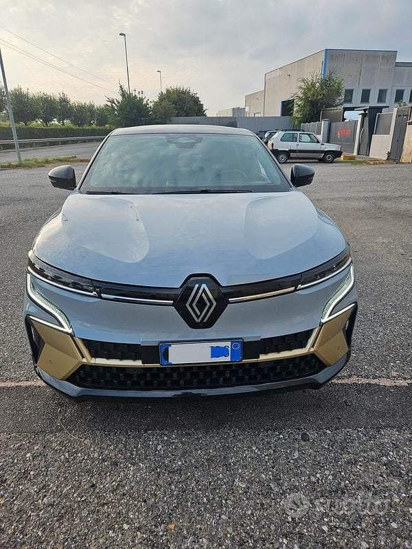 Usata Renault Megane E-Tech Iconic 161 kW (220 CV) 2022 Grigio SUV