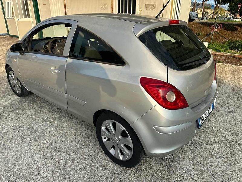 Usata Opel Corsa Club 80 CV (58 kW) 2008 Grigio scuro Utilitaria