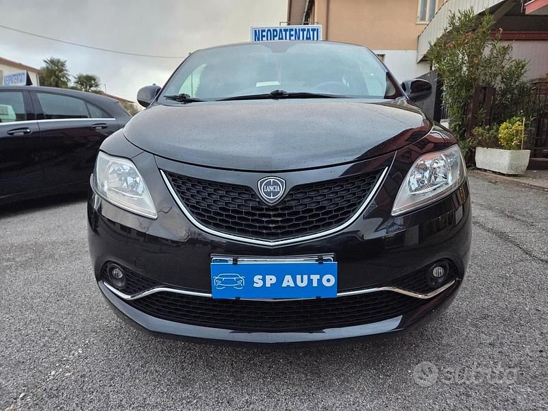 Usata Lancia Ypsilon 69 CV (50 kW) 2017 Nero Utilitaria