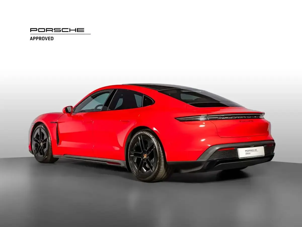 Usata Porsche Taycan GTS 161 kW (220 CV) 2025 Rosso carminio Berlina