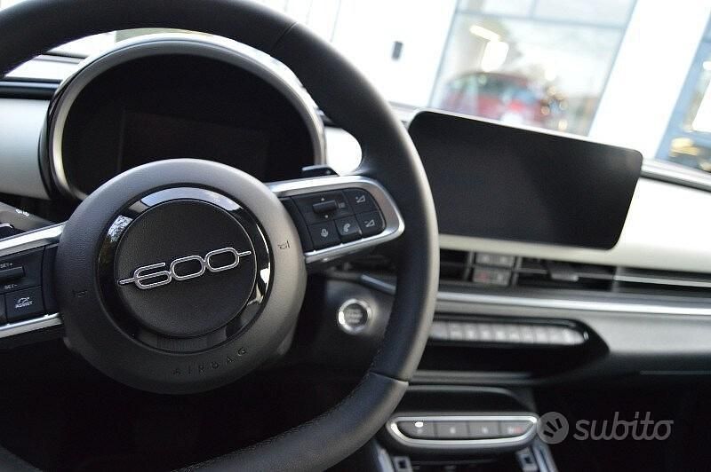 Usata Fiat 600 100 CV (73 kW) 2025 Bianco SUV