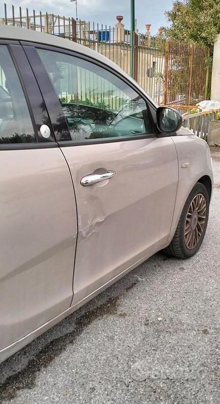 Usata Lancia Ypsilon 60 CV (44 kW) 2012 Grigio Utilitaria
