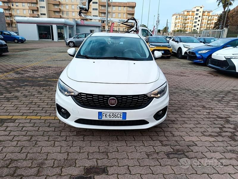 Occasion Fiat Tipo Easy 95 ch (69 kW) 2017 Blanc Berline